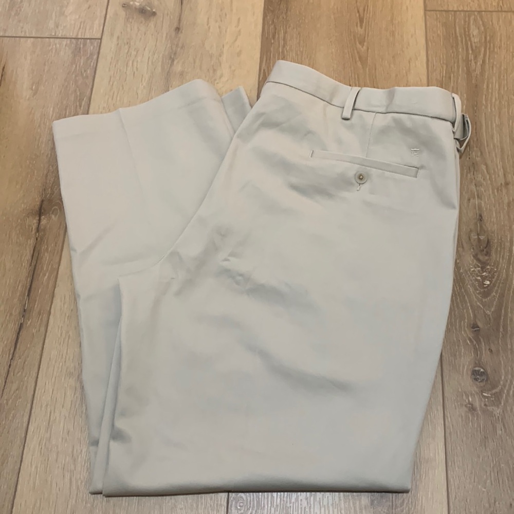 Haggar Classic Fit Premium No-Iron Khaki